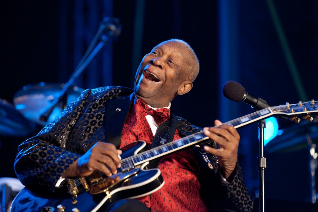 BB King performs on stage